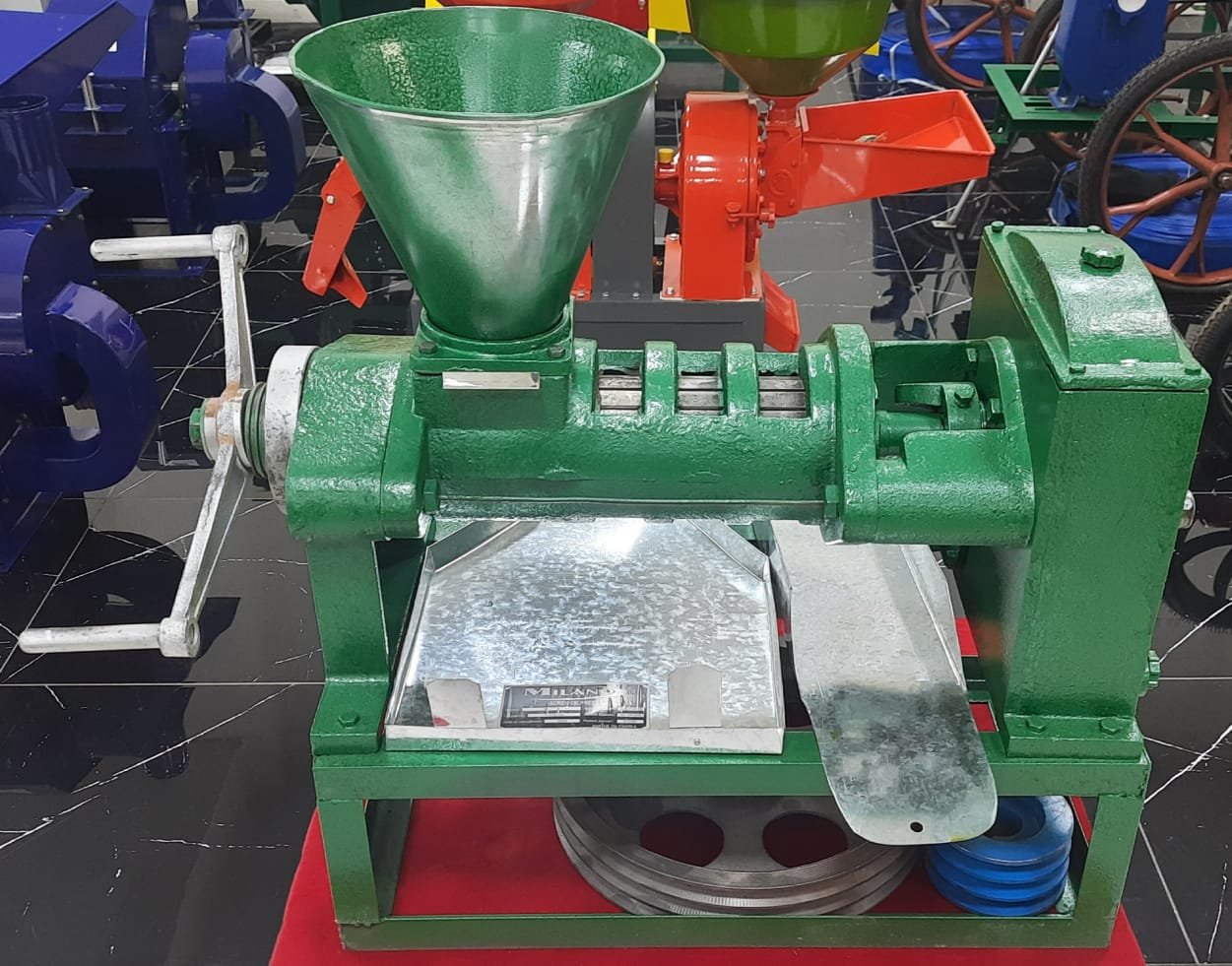 MOP75 MILANO ITALIA COMMERCIAL OIL PRESS MACHINE